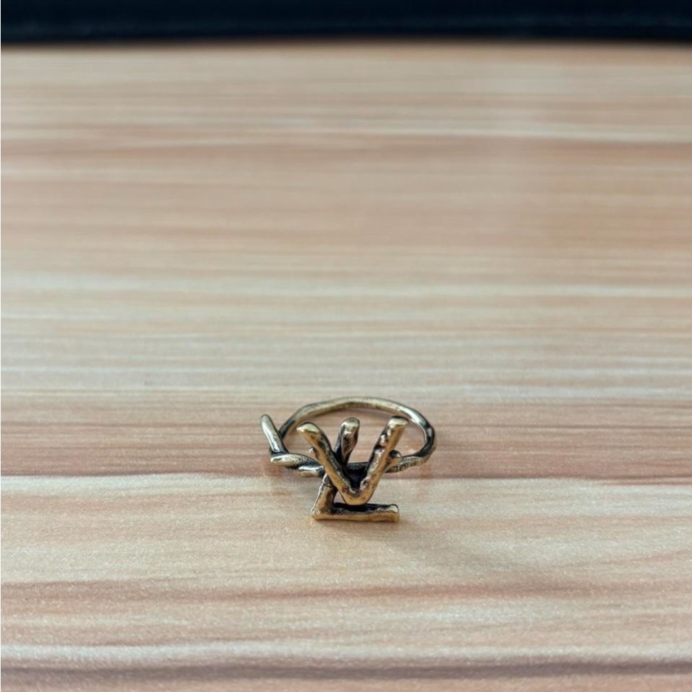 Louis Vuitton LV logo age finished ring men’s size M - Picture 2 of 5